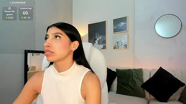 Tiffany Low online show from 02.01.26