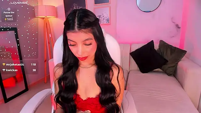 Tiffany Low online show from 02.14.26