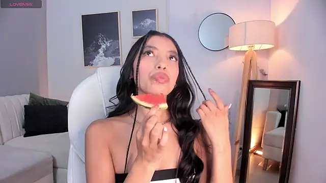 Tiffany Low online show from 04.02.26