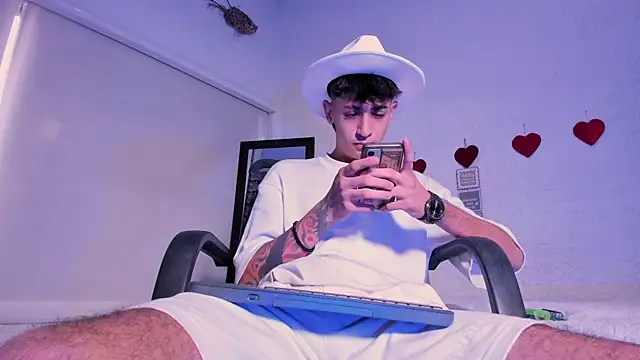 Snapshot of j_martony chatting on 09.17.25 j martony online show from 09.17.25