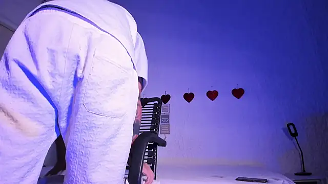 Snapshot of j_martony chatting on 09.18.25 j martony online show from 09.18.25