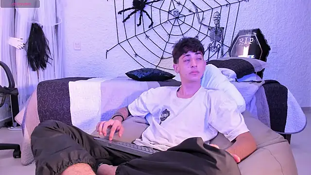 Snapshot of j_martony chatting on 10.07.25 j martony online show from 10.07.25