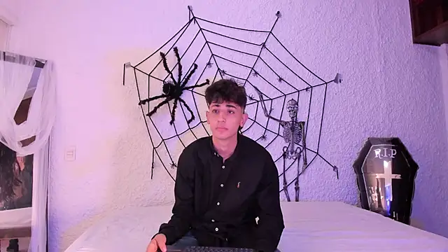 Snapshot of j_martony chatting on 10.11.25 j martony online show from 10.11.25