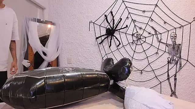 Snapshot of j_martony chatting on 10.15.25 j martony online show from 10.15.25