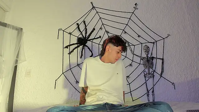 Snapshot of j_martony chatting on 10.23.25 j martony online show from 10.23.25