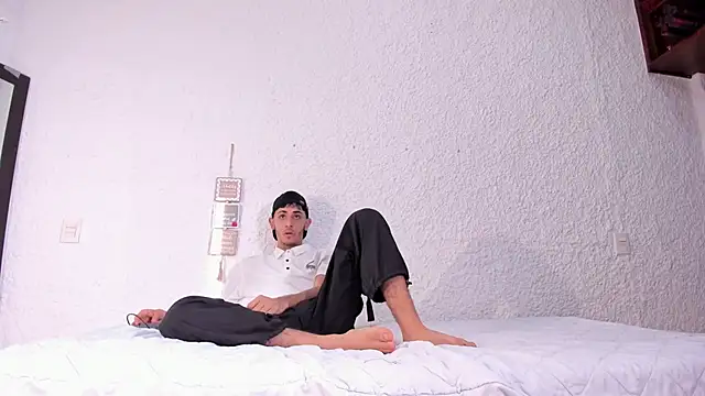 Snapshot of j_martony chatting on 11.15.25 j martony online show from 11.15.25