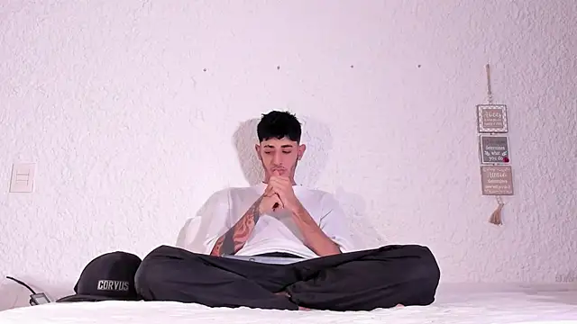 Snapshot of j_martony chatting on 11.17.25 j martony online show from 11.17.25