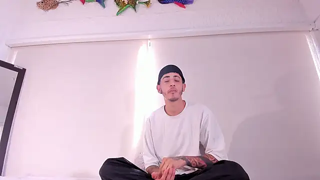 Snapshot of j_martony chatting on 11.20.25 j martony online show from 11.20.25