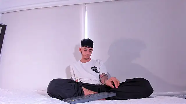 Snapshot of j_martony chatting on 11.25.25 j martony online show from 11.25.25