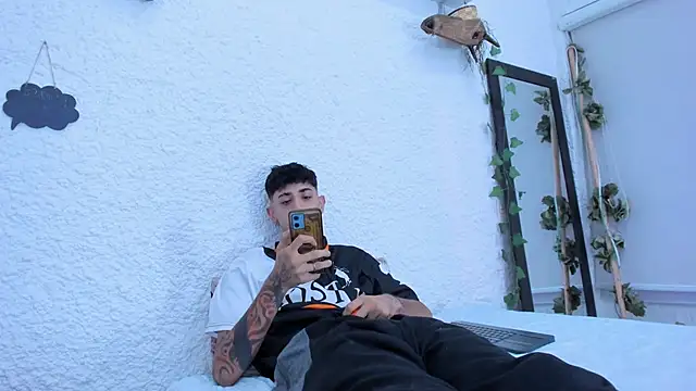 Snapshot of j_martony chatting on 12.18.25 j martony online show from 12.18.25