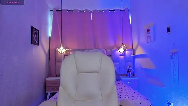 Snapshot of vagaro_ chatting on 10.22.25 vagaro online show from 10.22.25