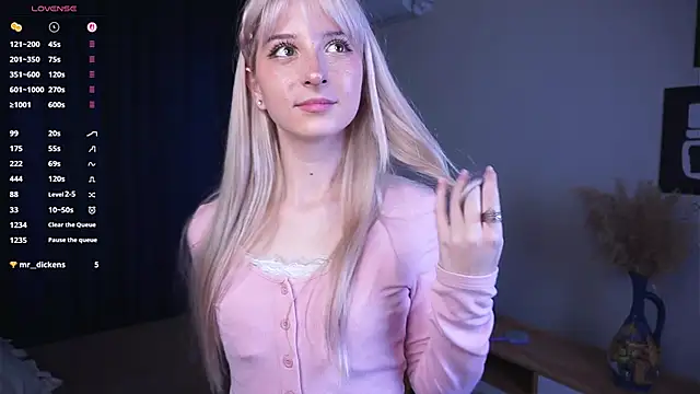 FridaAaberg online show from 09.24.25