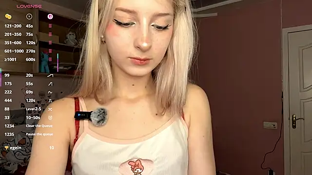 FridaAaberg online show from 10.13.25