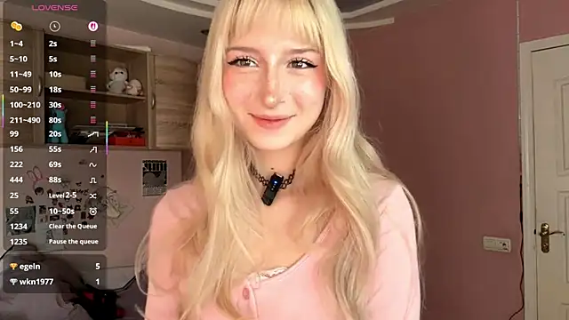 FridaAaberg online show from 11.26.25