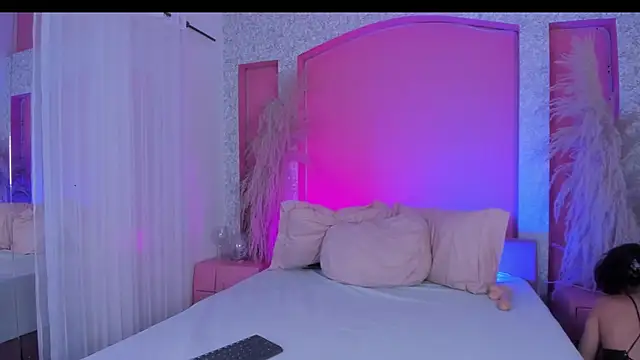 Peytonn Monroe online show from 12.15.25