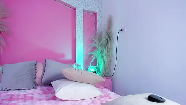 Peytonn Monroe online show from 02.07.26