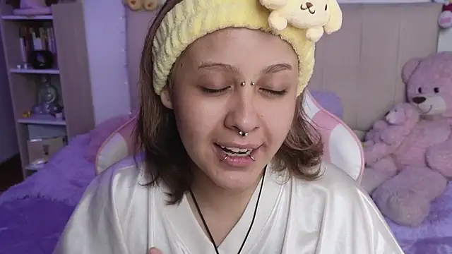 Snapshot of NekoWaifu chatting on 05.12.26 NekoWaifu online show from 05.12.26