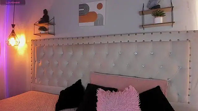 sophiee09  online show from 04.17.26