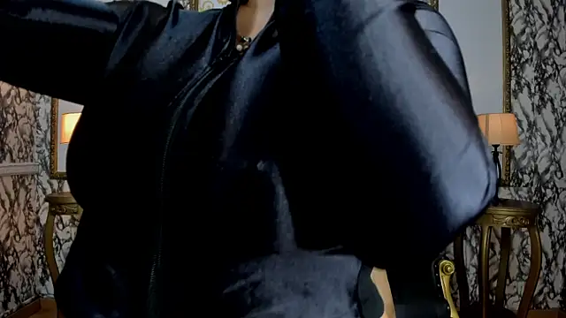 Snapshot of KonnyDesire chatting on 11.13.25 KonnyDesire online show from 11.13.25