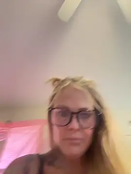 Snapshot of tattoobarbiexox chatting on 10.02.25 tattoobarbiexox online show from 10.02.25