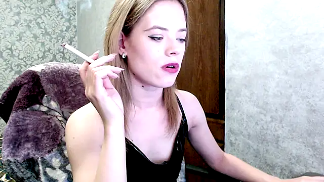 Snapshot of Kate__Loves chatting on 10.07.25 Kate Loves online show from 10.07.25