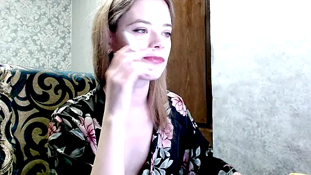 Snapshot of Kate__Loves chatting on 10.10.25 Kate Loves online show from 10.10.25