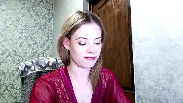 Snapshot of Kate__Loves chatting on 10.21.25 Kate Loves online show from 10.21.25