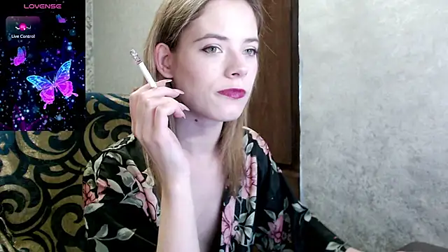 Snapshot of Kate__Loves chatting on 11.18.25 Kate Loves online show from 11.18.25