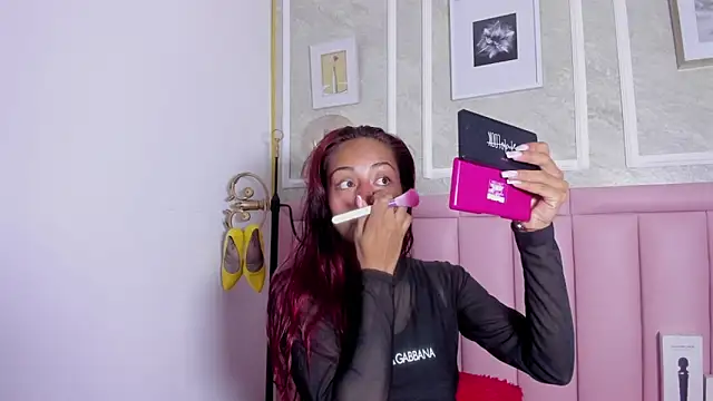 HoollyHendrix online show from 01.10.26