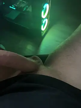 Snapshot of jstntz chatting on 11.30.25 jstntz online show from 11.30.25