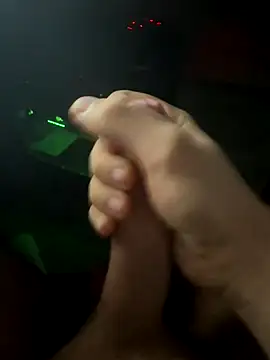 Snapshot of jstntz chatting on 12.03.25 jstntz online show from 12.03.25