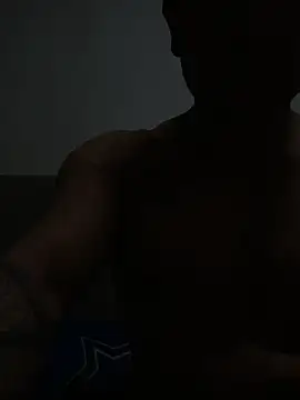 Snapshot of RoyDino chatting on 10.17.25 RoyDino online show from 10.17.25