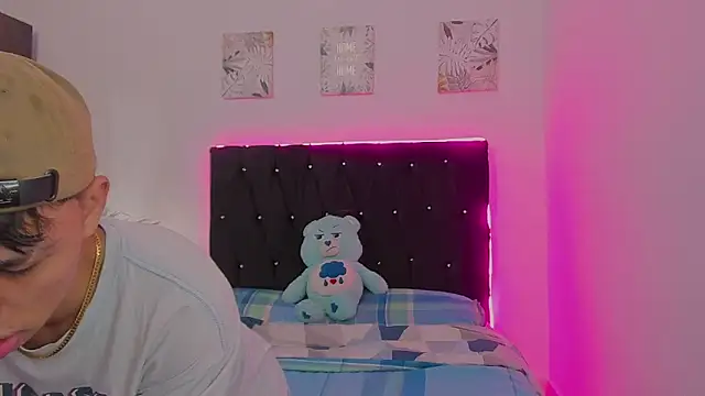 Snapshot of Zacktorres_ chatting on 09.27.25 Zacktorres online show from 09.27.25