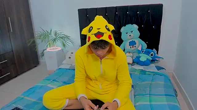 Snapshot of Zacktorres_ chatting on 10.05.25 Zacktorres online show from 10.05.25