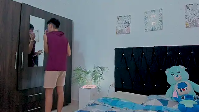 Snapshot of Zacktorres_ chatting on 10.17.25 Zacktorres online show from 10.17.25