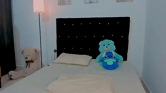 Snapshot of Zacktorres_ chatting on 10.26.25 Zacktorres online show from 10.26.25