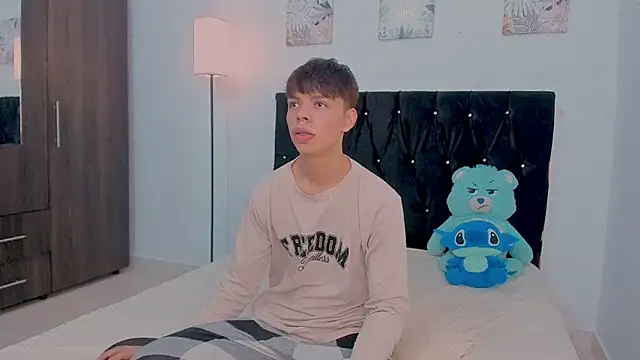 Snapshot of Zacktorres_ chatting on 10.30.25 Zacktorres online show from 10.30.25