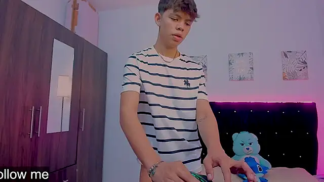 Snapshot of Zacktorres_ chatting on 11.16.25 Zacktorres online show from 11.16.25