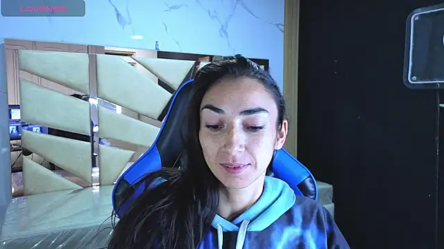 Maily a  online show from 04.08.26