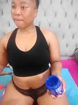 Snapshot of massive_booty25 chatting on 11.24.25 massive booty25 online show from 11.24.25