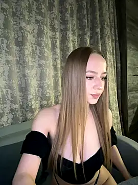 Snapshot of MissOyee chatting on 11.07.25 MissOyee online show from 11.07.25