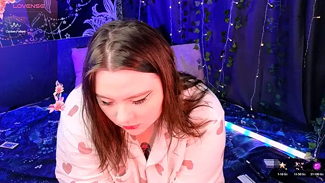 Snapshot of Marshmallowbeauty chatting on 11.23.25 Marshmallowbeauty online show from 11.23.25