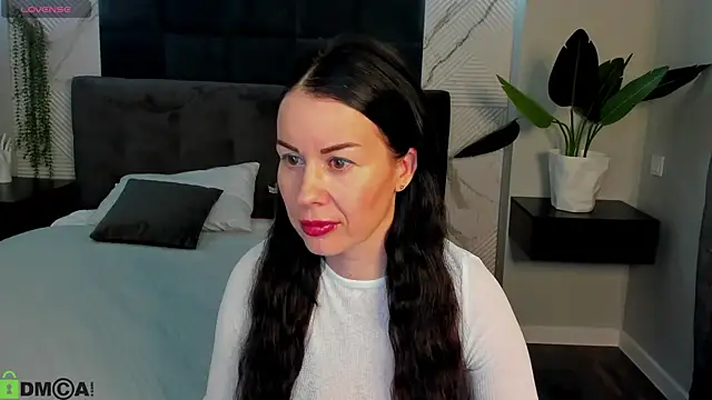 Stella Leon online show from 10.05.25