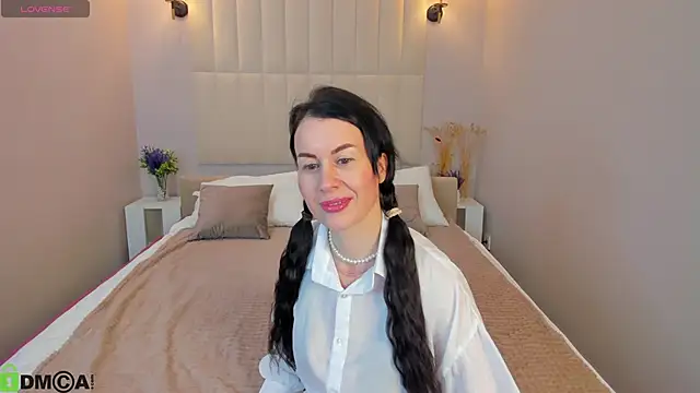 Stella Leon online show from 10.11.25
