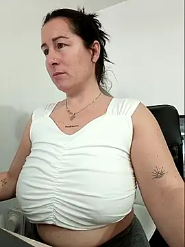 Snapshot of bichota85 chatting on 02.08.26 bichota85 online show from 02.08.26