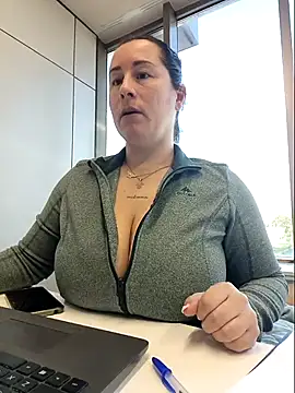 Snapshot of bichota85 chatting on 02.16.26 bichota85 online show from 02.16.26