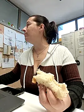 Snapshot of bichota85 chatting on 02.26.26 bichota85 online show from 02.26.26