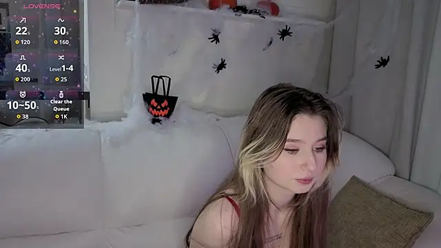 Snapshot of _Lua__ chatting on 10.31.25 Lua online show from 10.31.25