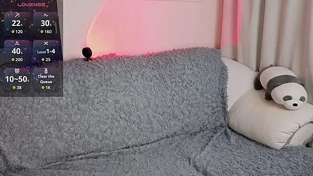 Snapshot of _Lua__ chatting on 11.15.25 Lua online show from 11.15.25