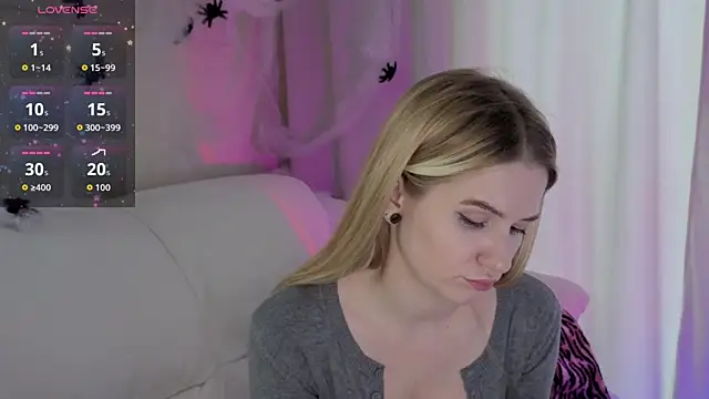 Snapshot of Ange_Lus chatting on 10.30.25 Ange Lus online show from 10.30.25